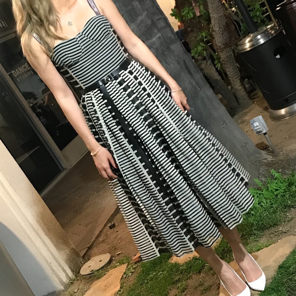 Black and white Luxury dress corset padded top pleated worn once mint condition